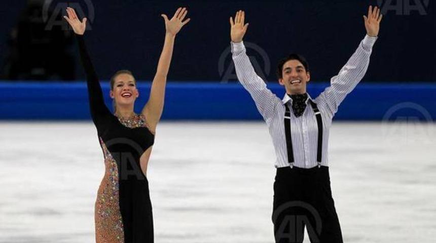 Hakemleri ıslıklatan Türk çift