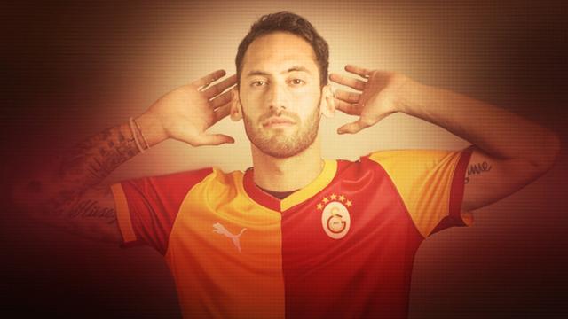 “Hakan Çalhanoğlu ile konuştum” diyerek canlı yayında açıkladı! “Galatasaraylı doğdum Galatasaraylı öleceğim”