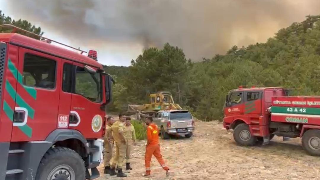 Orman Bölge Müdürü alevlerin arasında kaldı! Ekip  acil koduyla  yardım çağrısı yaptı 1