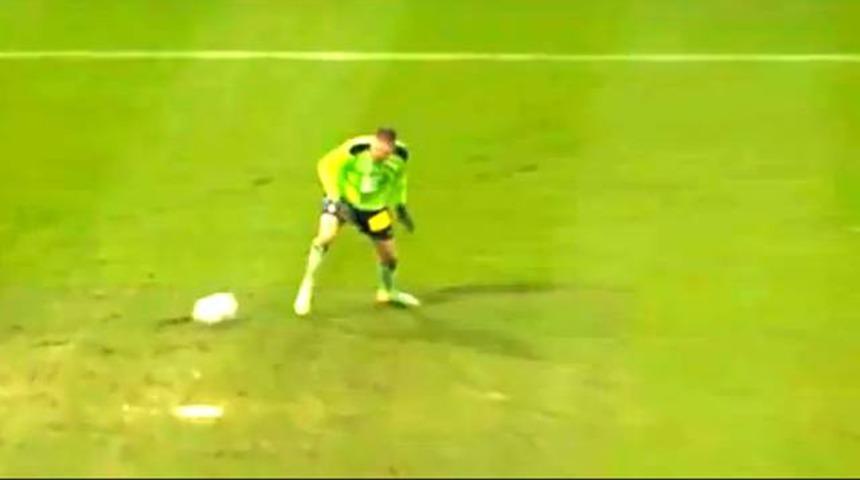 Sturm Graz kalecisi &ouml;yle bir gol yedi ki...