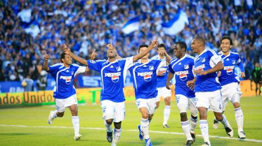 Kaleciden  müthiş frikik golü!