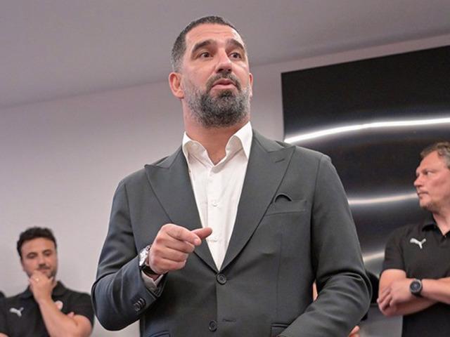 Arda Turan, Shakhtar Donetsk ile anlaştıktan sonra sosyal medyadan Galatasaray yazısını neden kaldırdığını açıkladı!