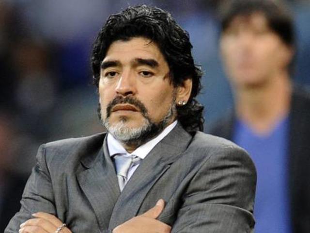 FIFA Maradona'ya yasak getirdi