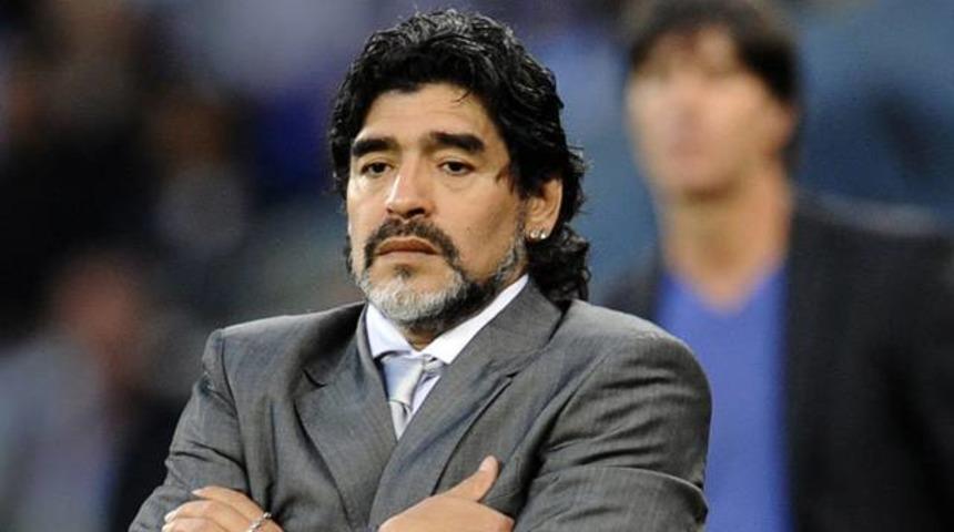Maradona futbola geri döndü!