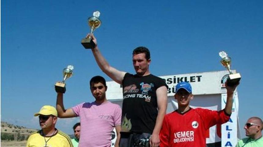 Milli sporcu canına kıydı!