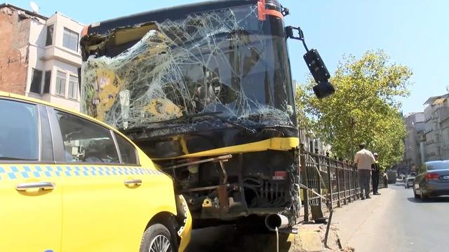 Beyoğlu'nda İETT otobüsü 10 araca çarptı! 6 kişi yaralandı, şoför gözaltına alındı