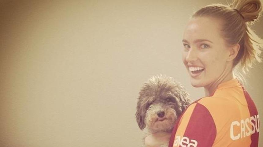 Amerikalı &uuml;nl&uuml; oyuncudan Cimbom'a destek!