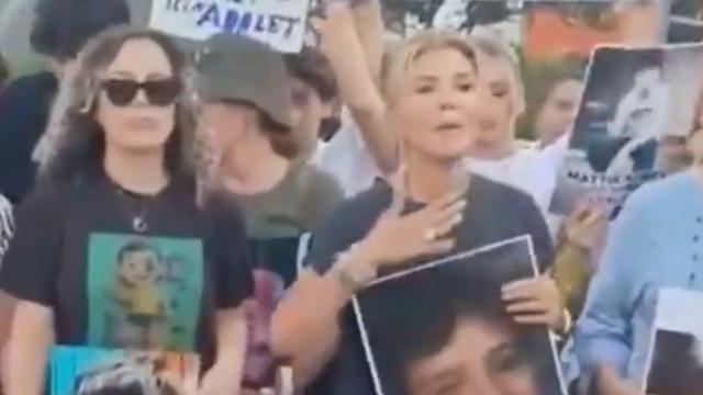 Mattia Ahmet Minguzzi'nin annesi Bakırköy'deki oturma eylemine devam ediyor! Gülben Ergen de destek verdi