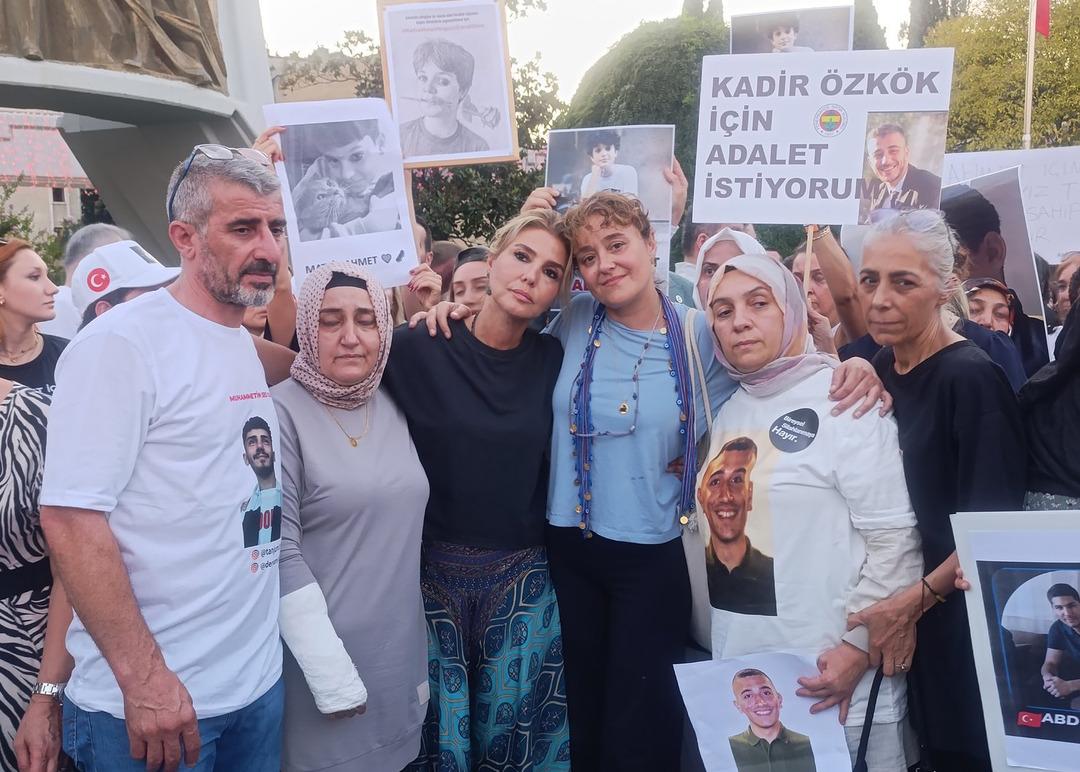 Mattia Ahmet Minguzzi nin annesi Bakırköy deki oturma eylemine devam ediyor! Gülben Ergen de destek verdi 1