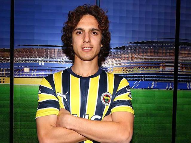 Emre Demir Sakaryaspor'da...