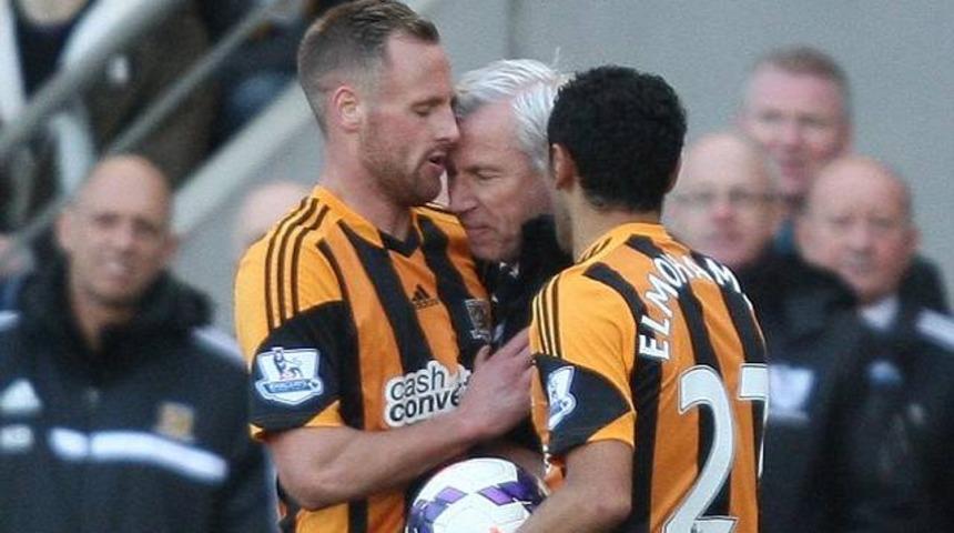 Teknik direkt&ouml;r oyuncuya kafa attı!