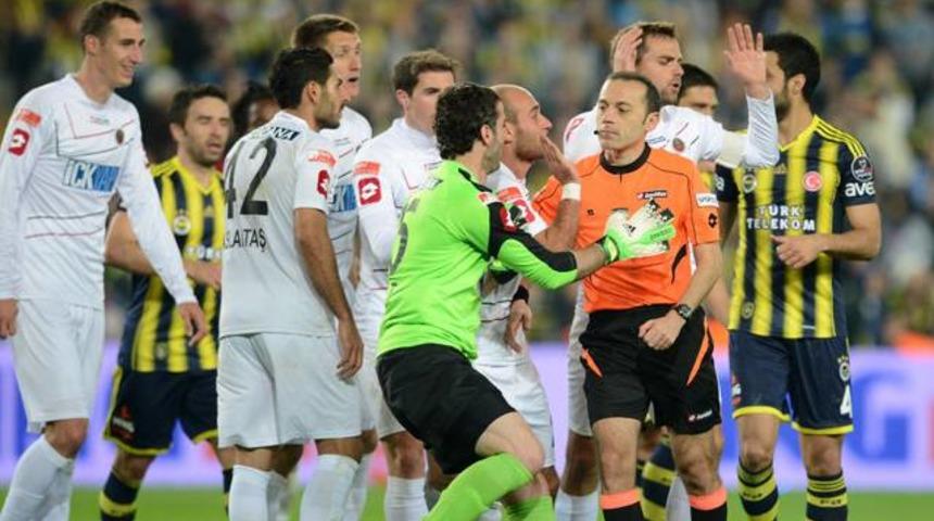 Olaylı ma&ccedil;ta C&uuml;neyt &Ccedil;akır'ın notu belli oldu