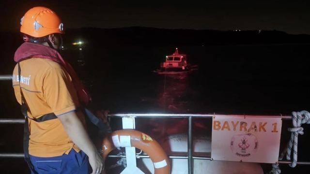 Beykoz açıklarında sürüklenen tekne kurtarıldı