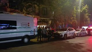 Yemek yediği sırada karısını başından vurarak öldürdü