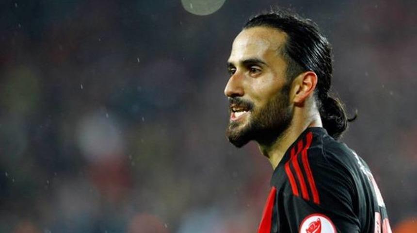 Milli oyuncu hastaneye kaldırıldı!