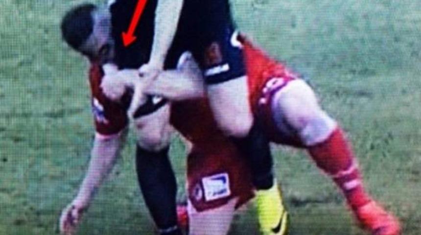 Suarez'i g&ouml;lgede bırakan ısırık