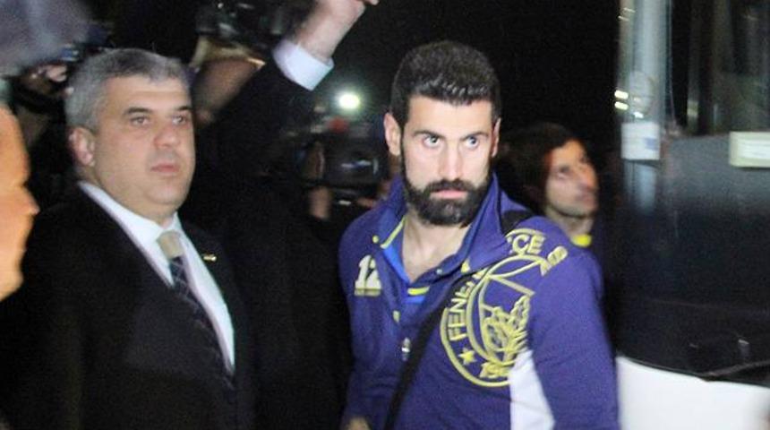 Fenerbah&ccedil;e kafilesine yumurtalı saldırı