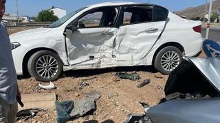 Bingöl'de otomobiller çarpıştı: 2 yaralı