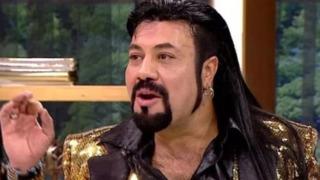 Lüks yaşantısıyla gündemden düşmüyor! Kobra Murat'ın peruksuz hali sosyal medyayı salladı