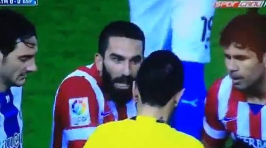 Arda Turan hakeme k&uuml;f&uuml;r etti
