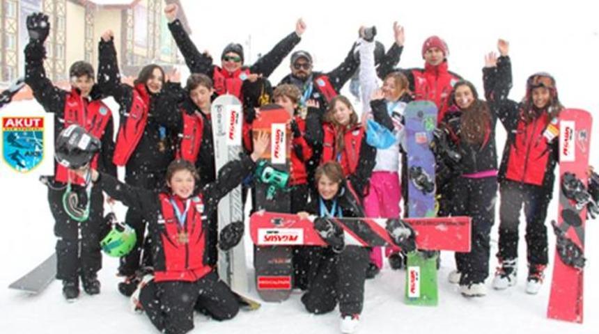 AKUT Kar Sporları Snowboard takımı şampiyon oldu! 