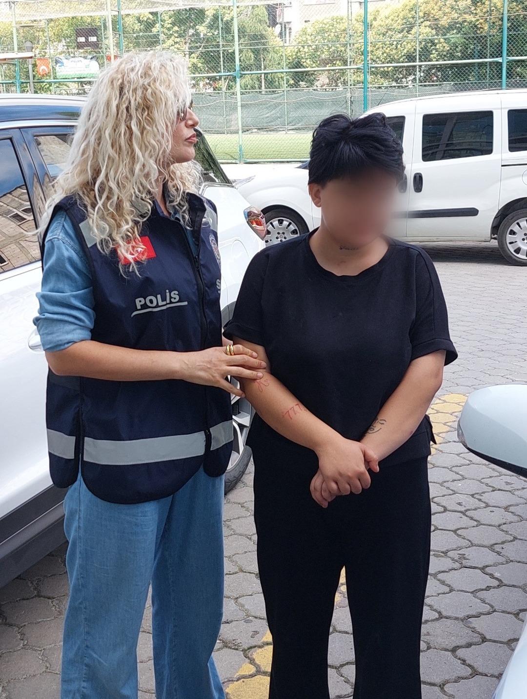 1200xauto Annesini bıçaklayıp ambulans çağırdı! Sebebi de açıklaması da şoke etti...