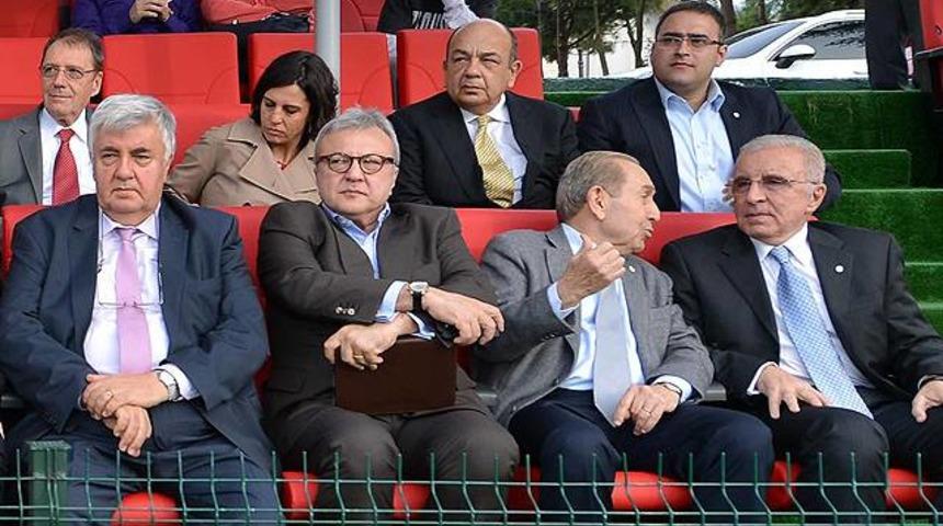 Ünal Aysal'dan futbolculara tam destek