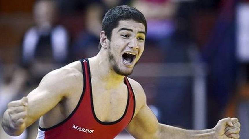 Taha Akg&uuml;l tarihe ge&ccedil;ti