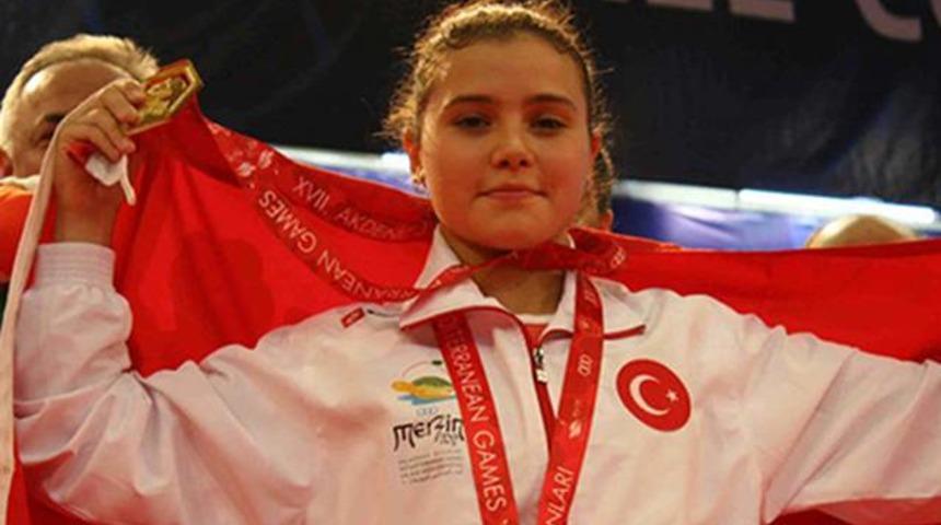 Ayşeg&uuml;l &Ccedil;oban'dan iki altın madalya