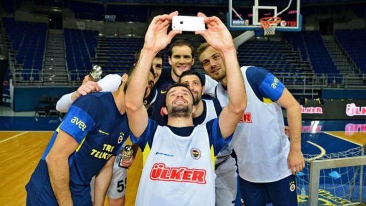 Fenerbahçe'den karma selfie!