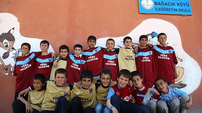 Diyarbakır'daki bu k&ouml;y&uuml;n tamamı Trabzonsporlu