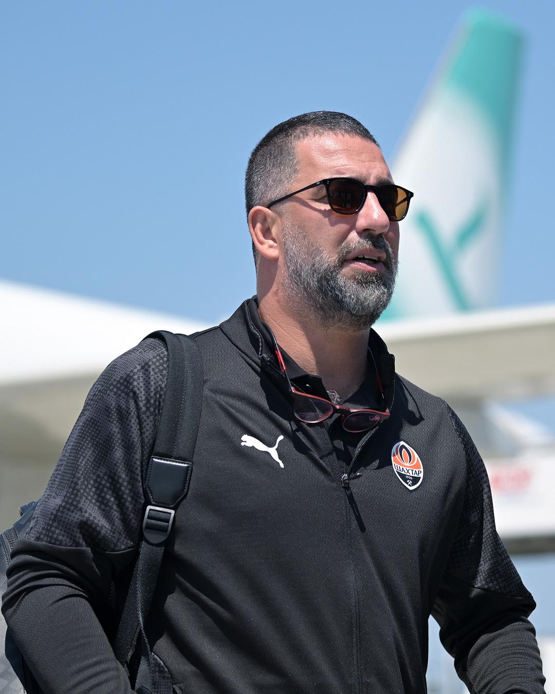 UEFA Avrupa Ligi nde Beşiktaş ın rakibi olan Shakhtar Donetsk in Teknik Direktörü Arda Turan dan çarpıcı açıklama: "Buna saygı duymazsak başımıza iş alırız!" 4