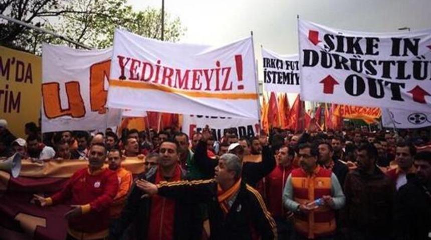 Galatasaray taraftarı TFF'ye y&uuml;r&uuml;d&uuml;