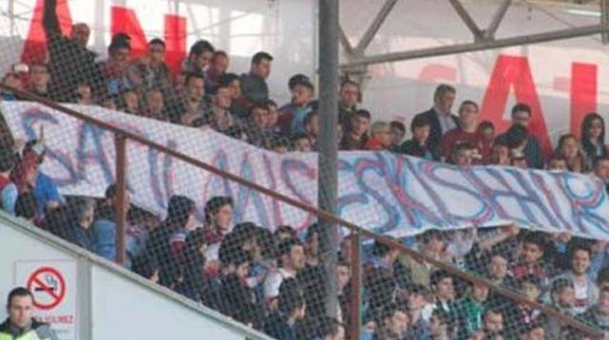 O pankartı a&ccedil;an 2 kişi yandı! 