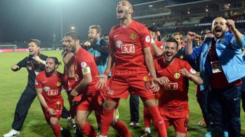 Es-Es 26 yıl sonra finalde!