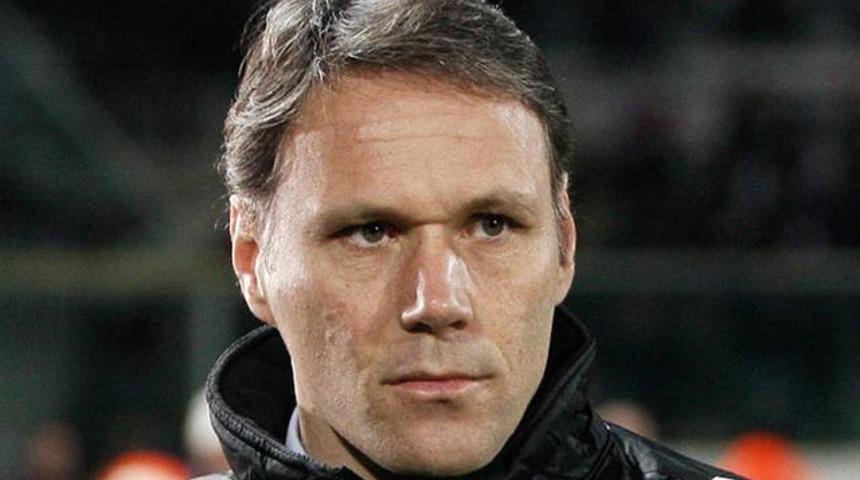 Marco van Basten Az Alkmaar ile anlaştı