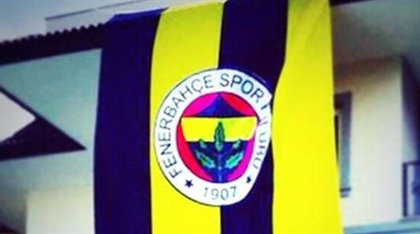 Ersun Yanal'ın oğlundan bayrak şov!