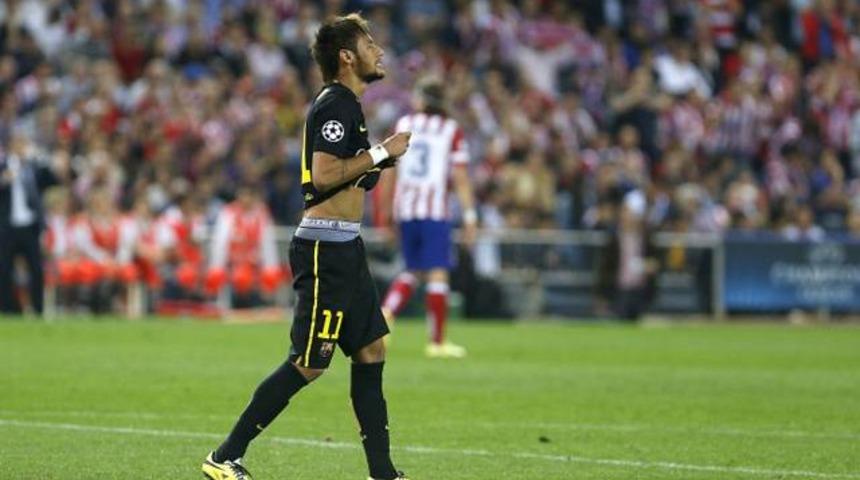 Neymar sahada kilot reklamı yaptı