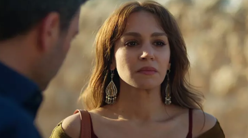 Uzak Şehir'in Nare'si Sahra Şaş sezonun yorgunluğunu atıyor! Bikinili pozlarına beğeni yağdı