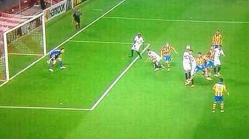 İspanya'da olay manşet: Hırsızlar!