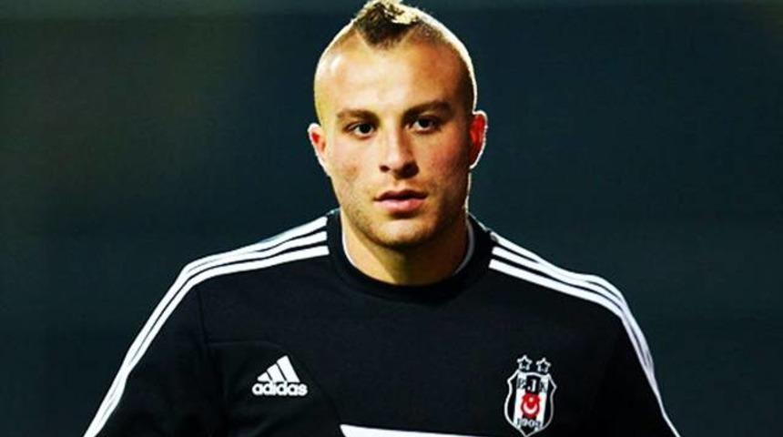 Ağzına silah sokmuş