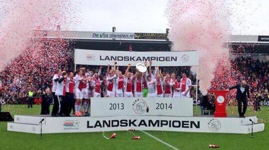 Ajax rekorla şampiyon!