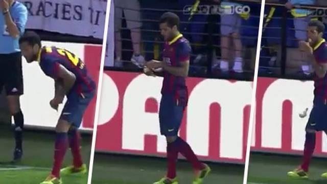 Dani Alves atılan muzu yedi!