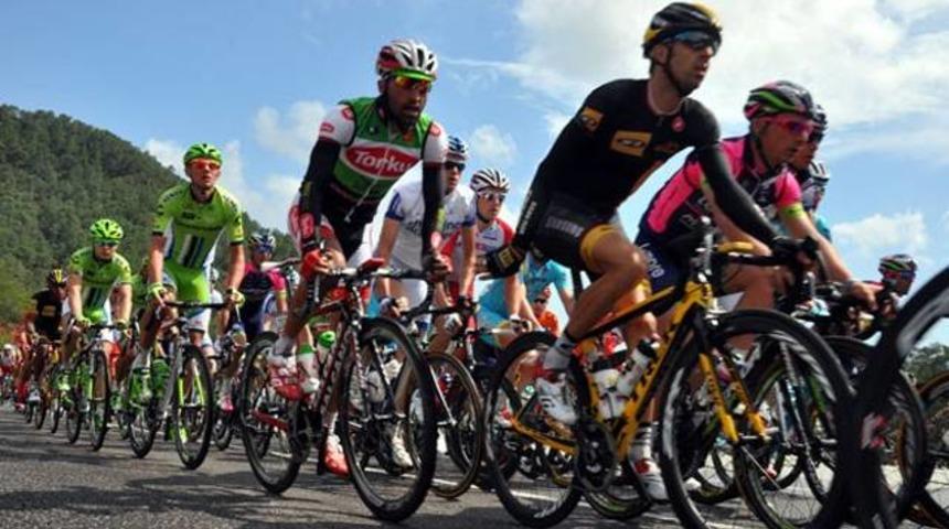 Bisiklet turunda feci kaza