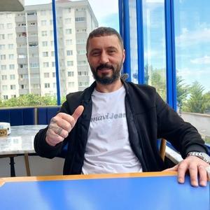 Yeğenini tabancayla öldürdü