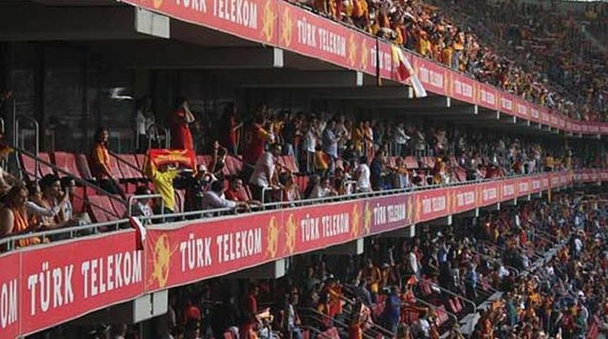 Arena&rsquo;da şoke eden protesto!