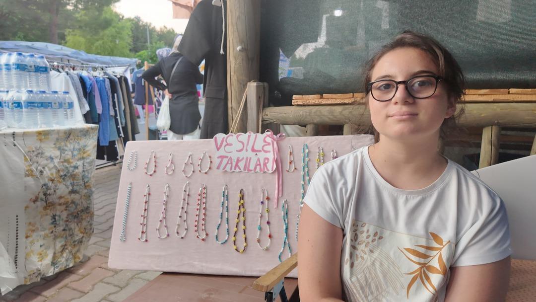 Festivalin en genç girişimcisi: 12 yaşındaki Vesile, annesinin desteğiyle kendi standını takı açtı 2