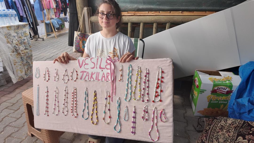 Festivalin en genç girişimcisi: 12 yaşındaki Vesile, annesinin desteğiyle kendi standını takı açtı 3