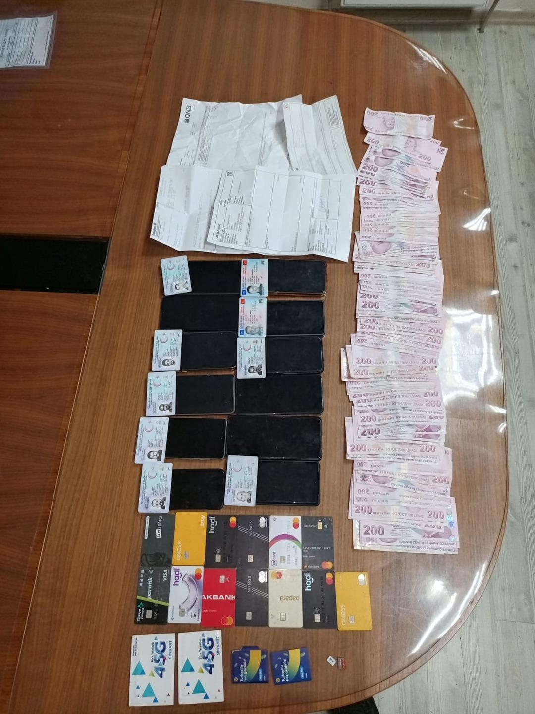 1200xauto Maslak'ta kar vaadiyle 3 milyon liralık dolandırıcılık! Polise suçüstü yakalandılar