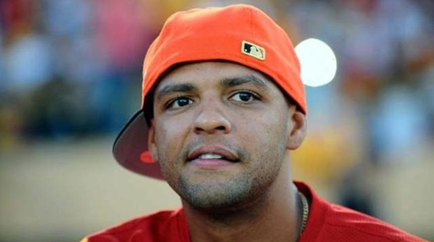 'Elini sokacak yer arardı...'